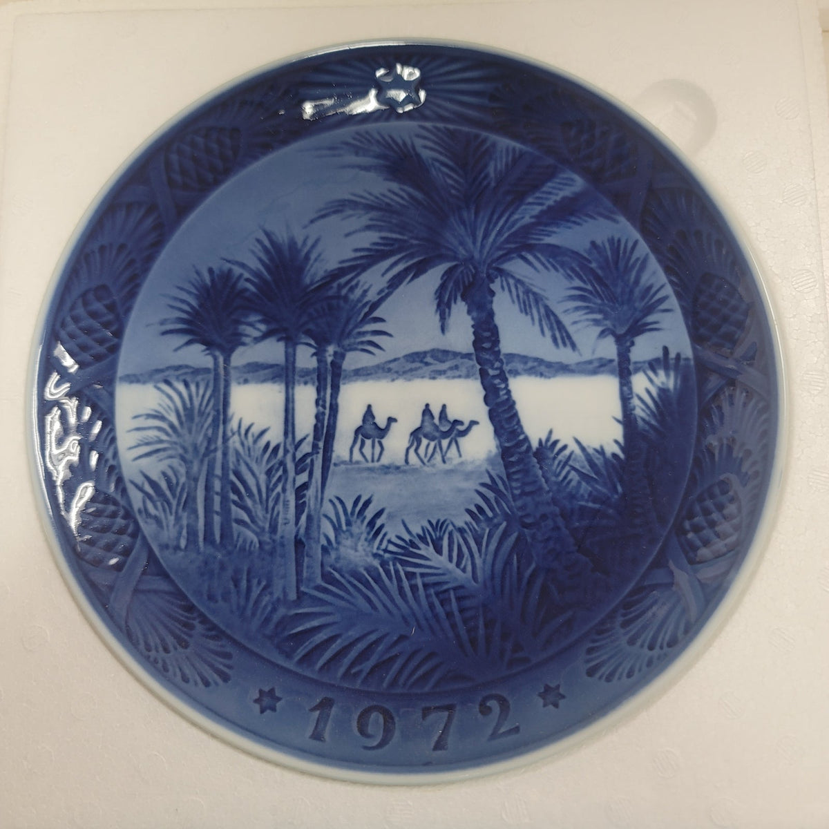 Royal Copenhagen 1972 Into the desert palm tree camel Plate Blue Collectors VTg.