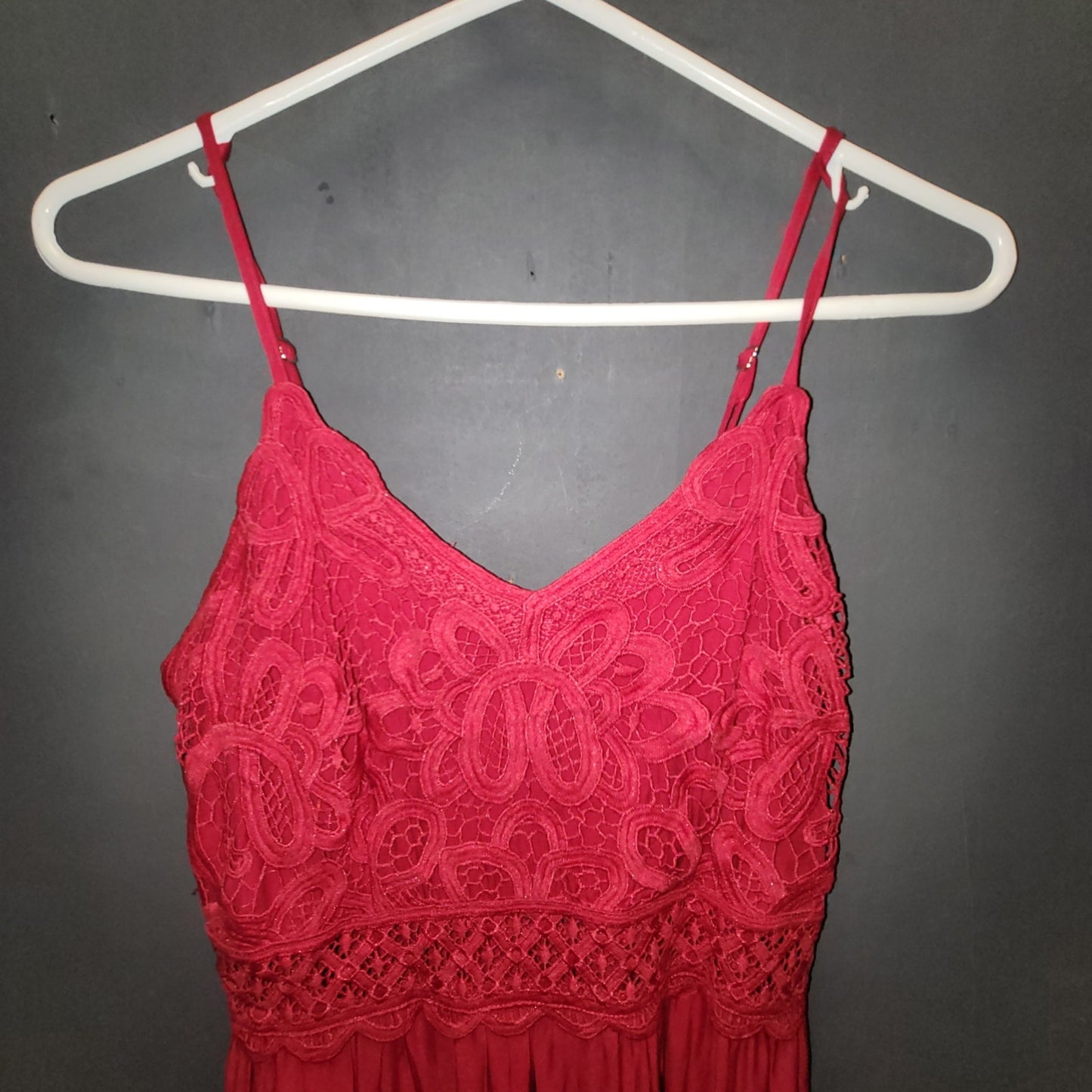 Dokuritu Size Medium Red Sleeveless Midi dress Vneck ruched back travel cruise