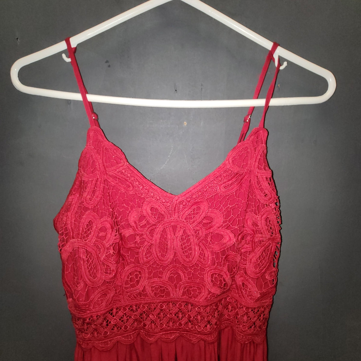 Dokuritu Size Medium Red Sleeveless Midi dress Vneck ruched back travel cruise