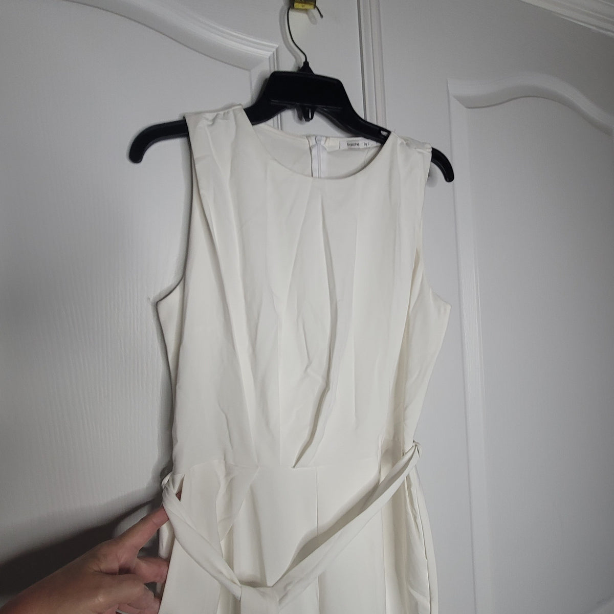 Fraiche by J White Sleeveless Jumpsuit Size Large Belt Skinny Leg Scoop Neck NEW