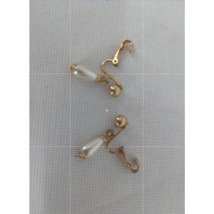 Sarah Sara Coventry goldtone drop faux pearl clip on earrings