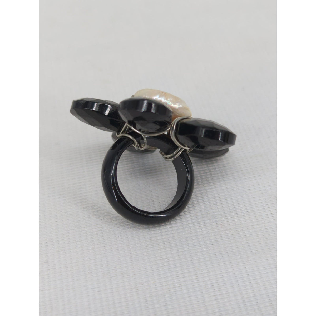 Vintage Black Faceted Acrylic Flower Statement Ring Faux Pearl Y2K Size 9