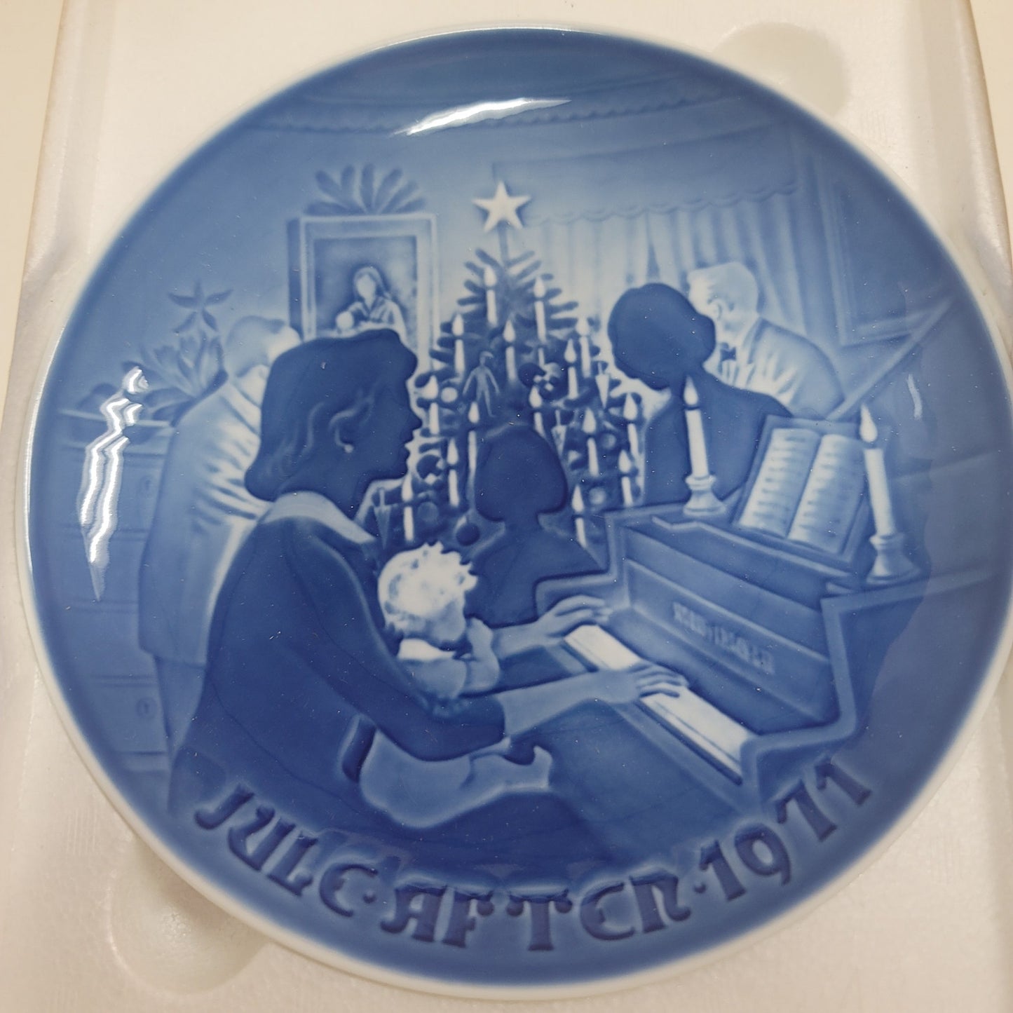 Royal Copenhagen 1971 Christmas at home Plate Blue Collectors VINTAGE