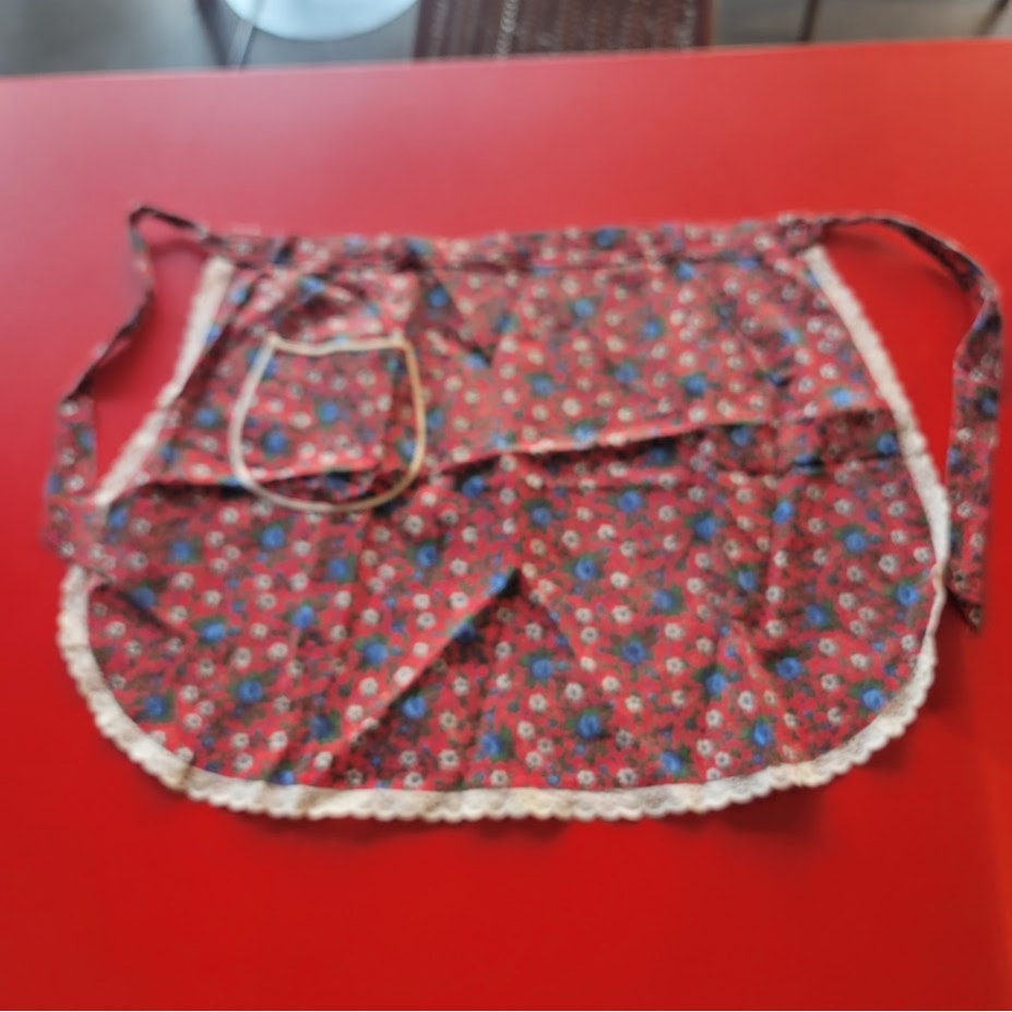Vintage Red Floral Calico Half Apron Scalloped Lace Farmhouse Country Aesthetic