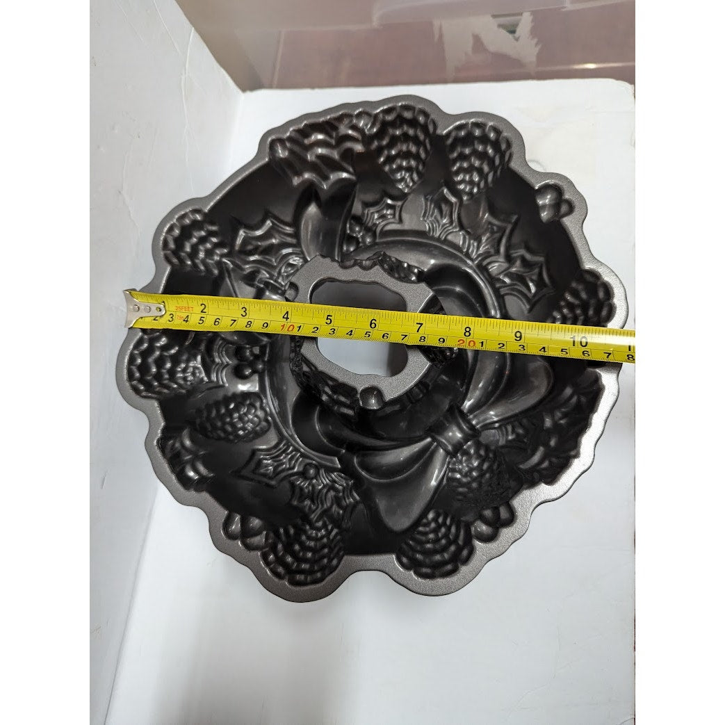 Nordic Ware Holiday Wreath Bundt Pan 9 cups 2.1 liters NEW cake Christmas $149