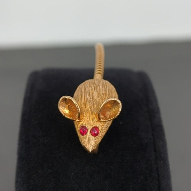 Vintage Fashion BROOCH Goldtone Mouse Red Rhinestone Chip Eyes Articulated Tail
