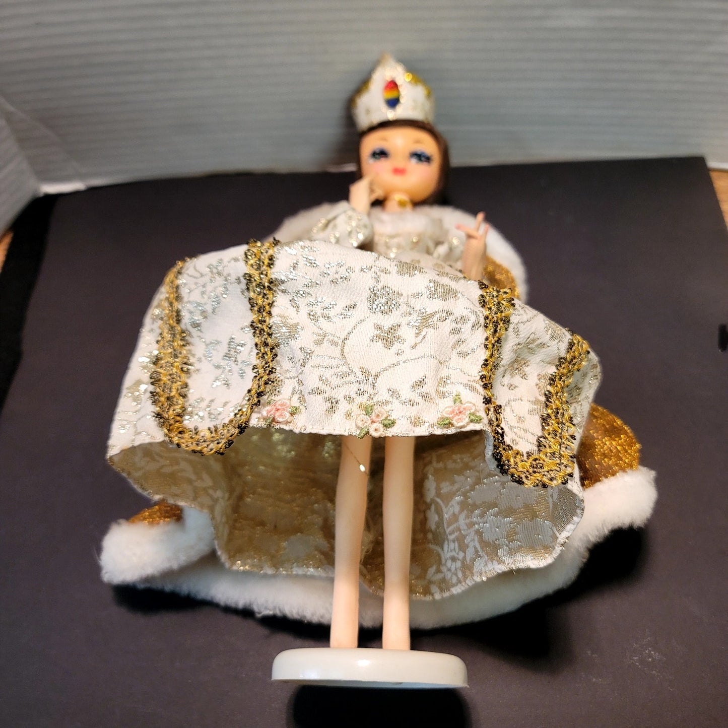 Big Eyes Vintage doll queen Bradley Made Korea Crown Robe Cape Rainbow Tiara