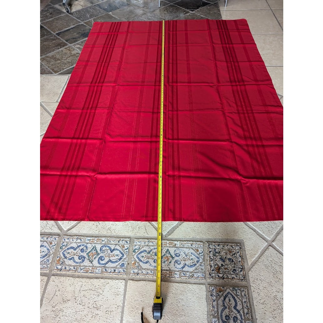 Vintage Red holiday rectangle tablecloth Polyblend 60x80 Reverisble