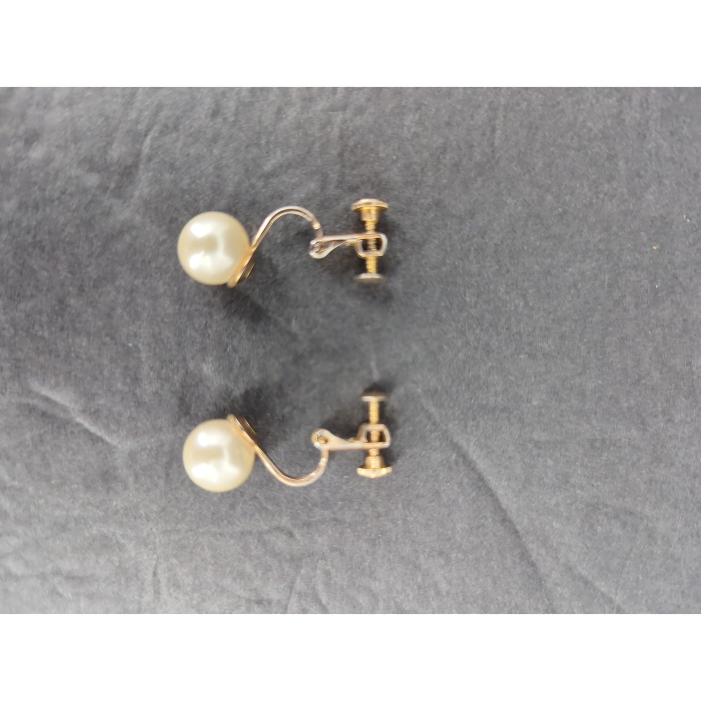 Vintage Faux Pearl Drop Dangle Earrings Gold Tone Screw Back Retro Classic