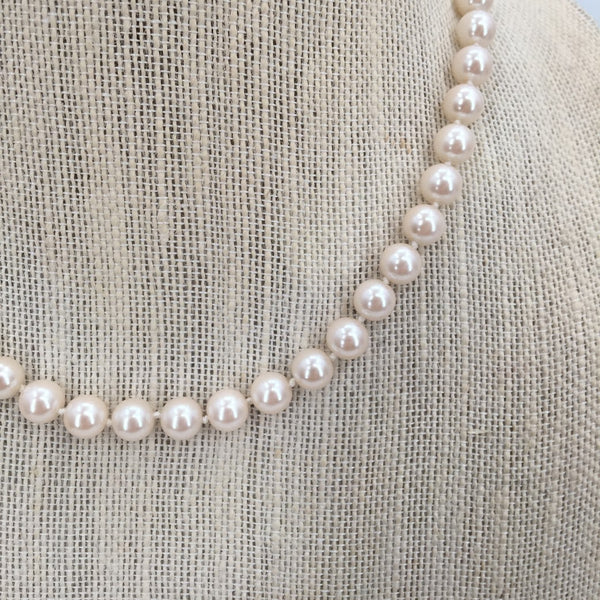 Vintage Fashion Necklace Faux Pearls knotted Clamp closure choker style