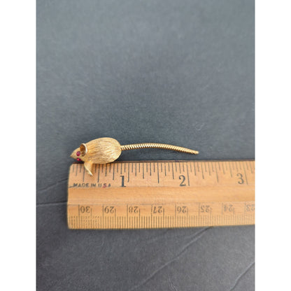 Vintage Fashion BROOCH Goldtone Mouse Red Rhinestone Chip Eyes Articulated Tail