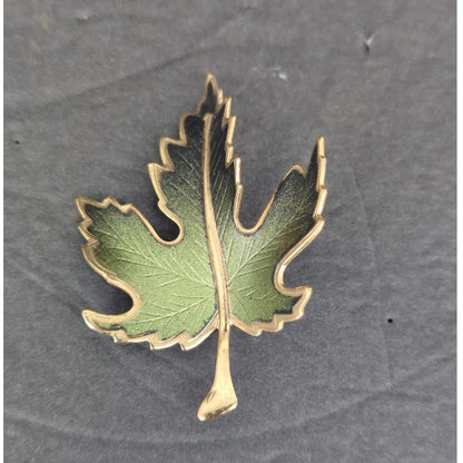 Vintage Green Enamel Maple Leaf Brooch Pin Gold Tone Textured Edge Retro