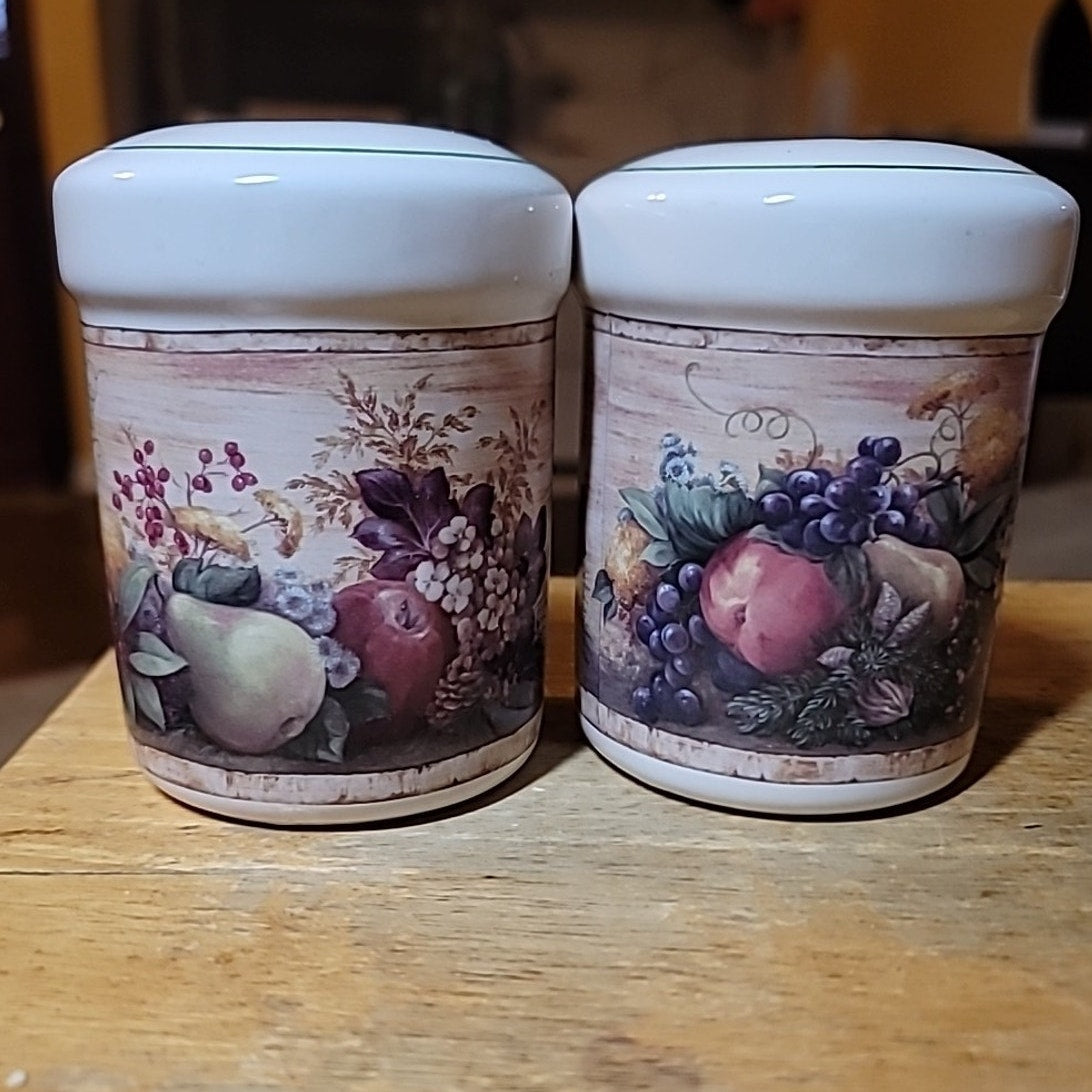 Windsor by Certified International Pamela Gladding Salt & Pepper Set