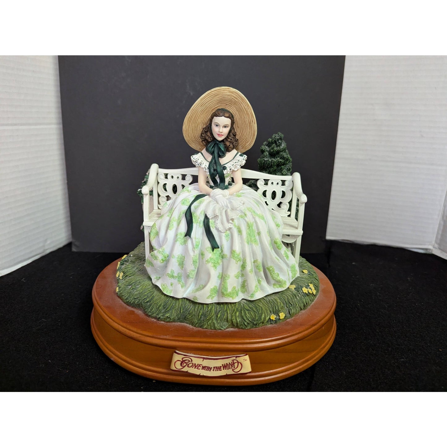 Vintage Gone With The Wind Scarlett Lady Musical Figurine Southern Belle