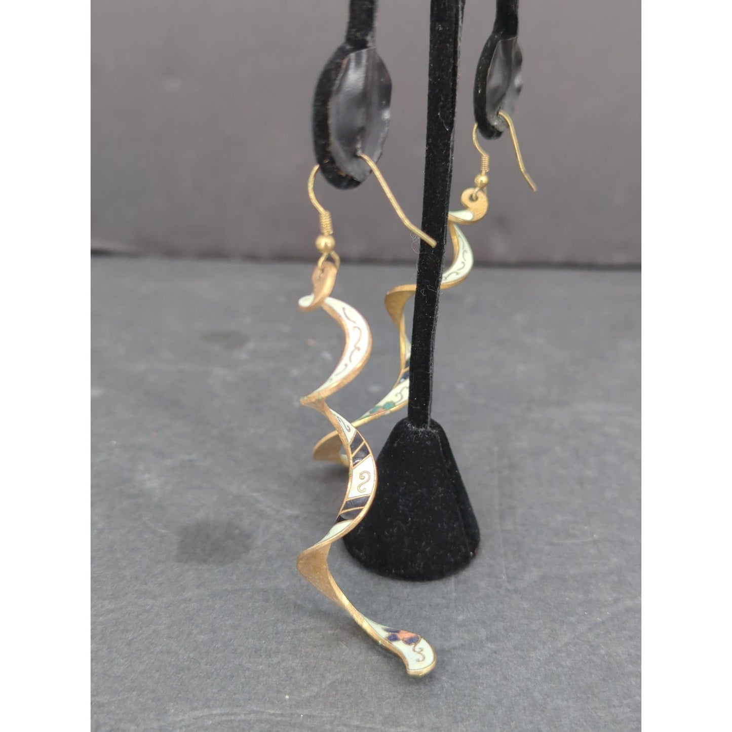 Vintage Gold Tone Spiral Cloisonne Dangle Earrings Swirl Pierced Y2K Boho