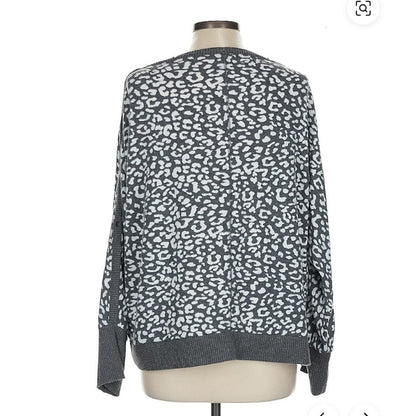NEW Vince Camuto $69 Large Pullover sweater Olive Animal print Shoulder Snaps
