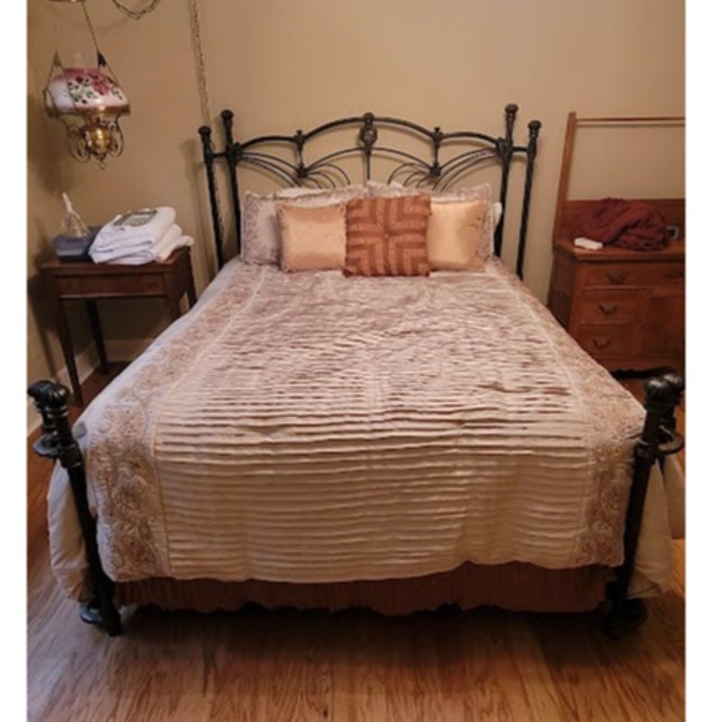 SECONDHAND SANDIES: Heavy curved leg Queen Iron Ornate Bed Frame