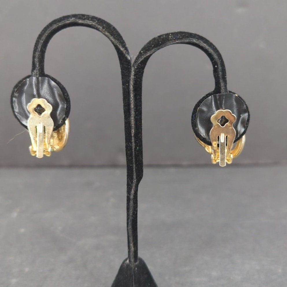 Vintage Gold Tone Ribbed Swirl Dome Clip on Earrings Chunky Retro