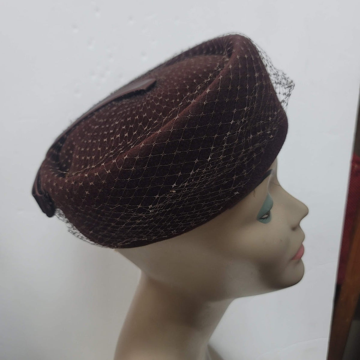 Vintage BROWN ribbon bow Peachbloom Velour Union Made Imported fur Net Veil Hat