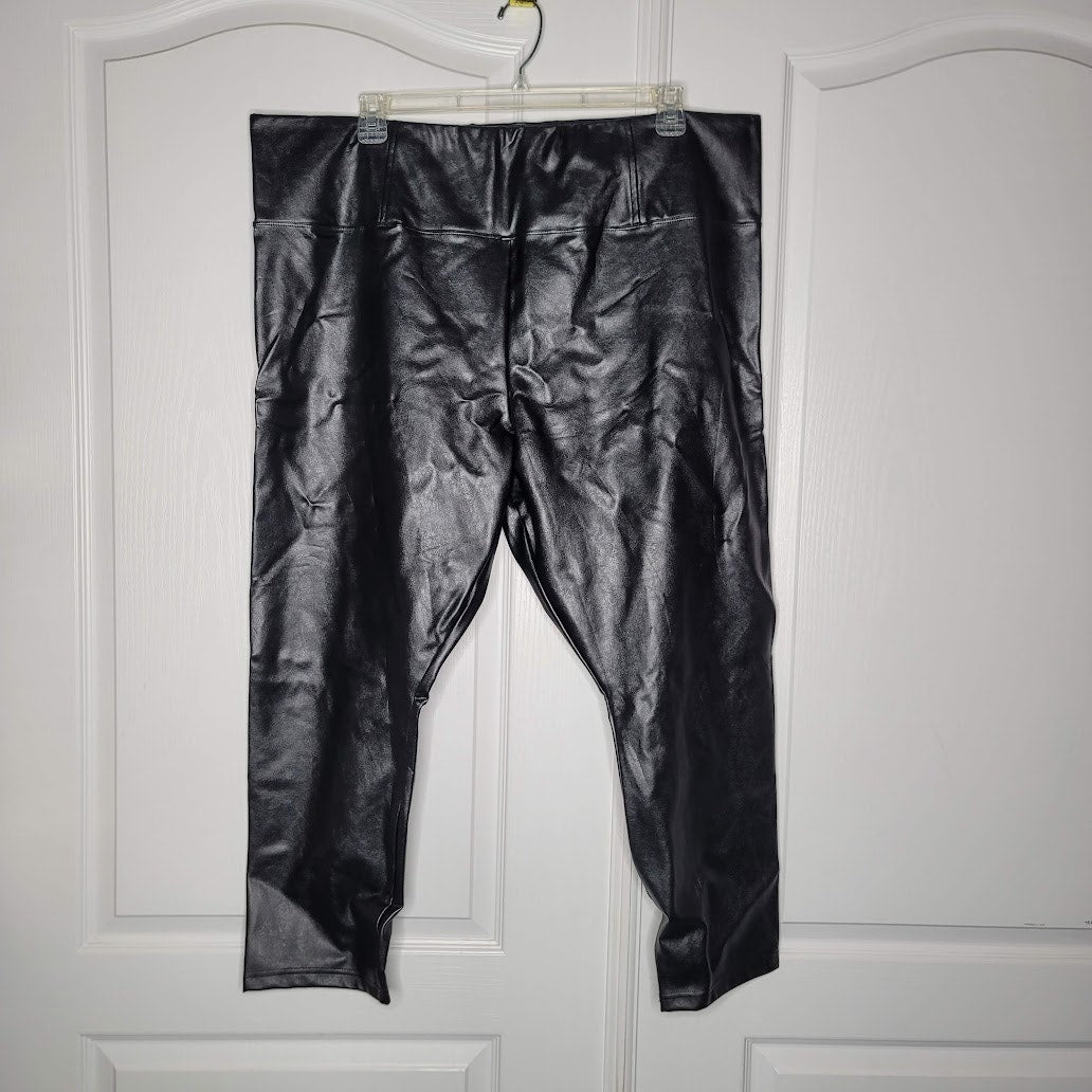 Fourteenth Place Size 4X women's plus Faux Leather Ankle Pants Black Stretch NEW