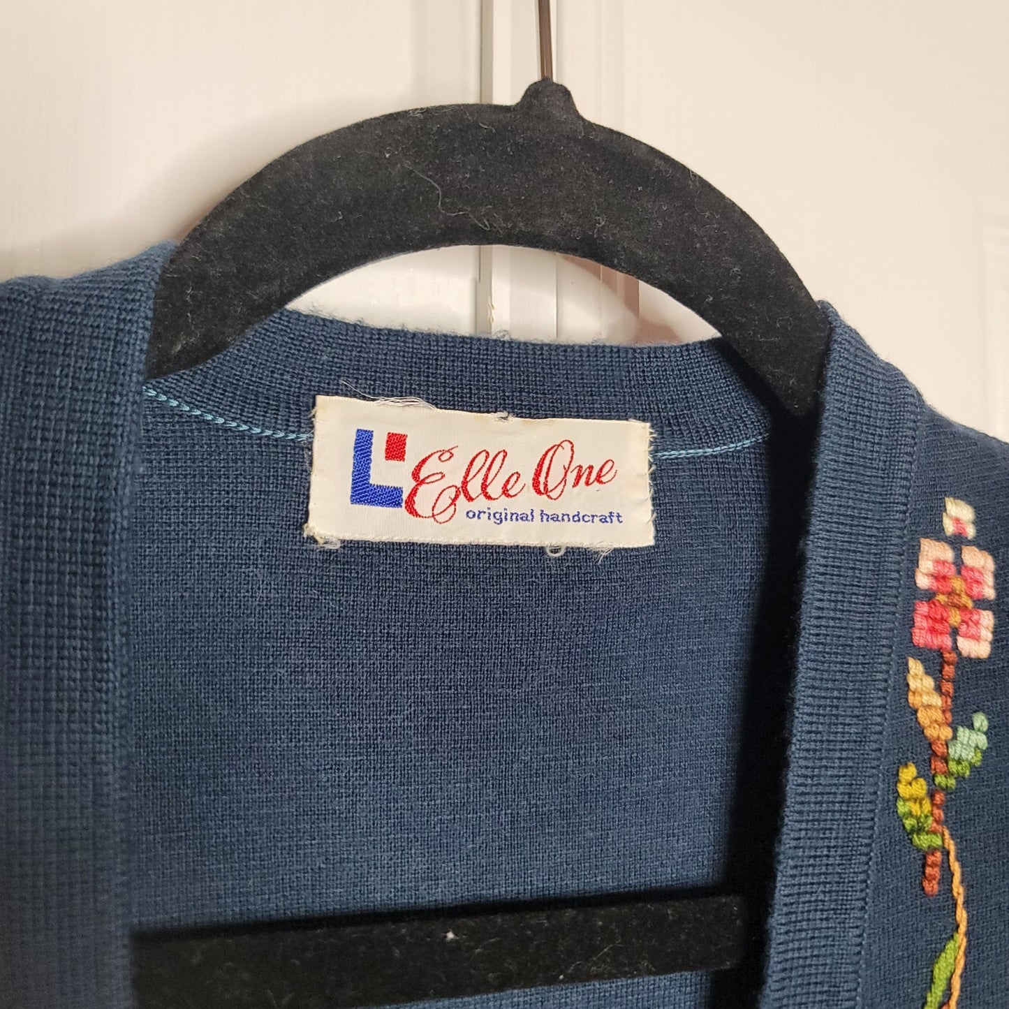 Vintage Sleeveless vest handmade embroidery metal clasp pockets blue large kNIT