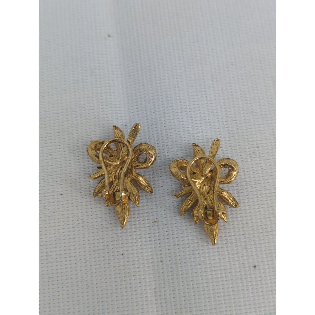 Vintage Gold Leaf Rhinestone Bow Clip On Earrings French Country Chic Statements