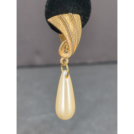 Vintage Faux Pearl Teardrop Drop Clip On Earrings Gold Tone Retro Glam 1980s