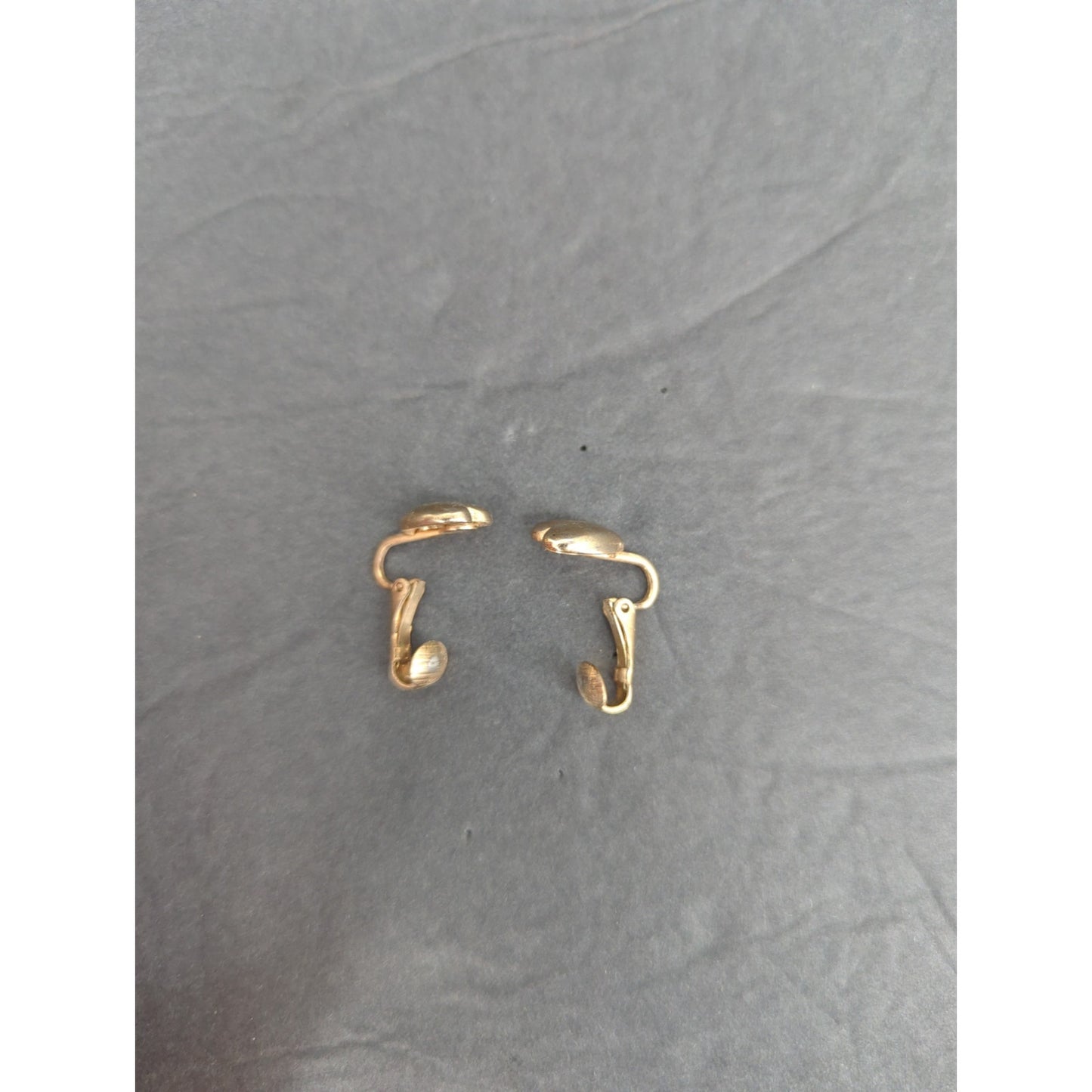Vintage Cream Gold Tone Heart Clip On Earrings Mid Century Glam Minimalist