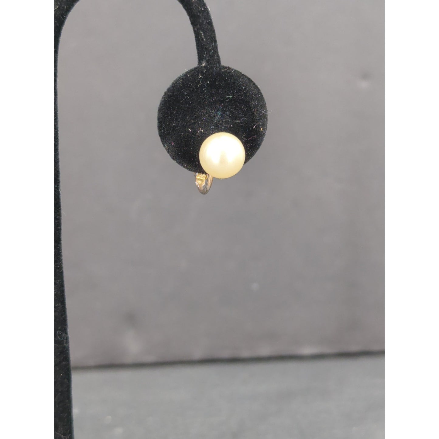 Vintage Faux Pearl Drop Dangle Earrings Gold Tone Screw Back Retro Classic
