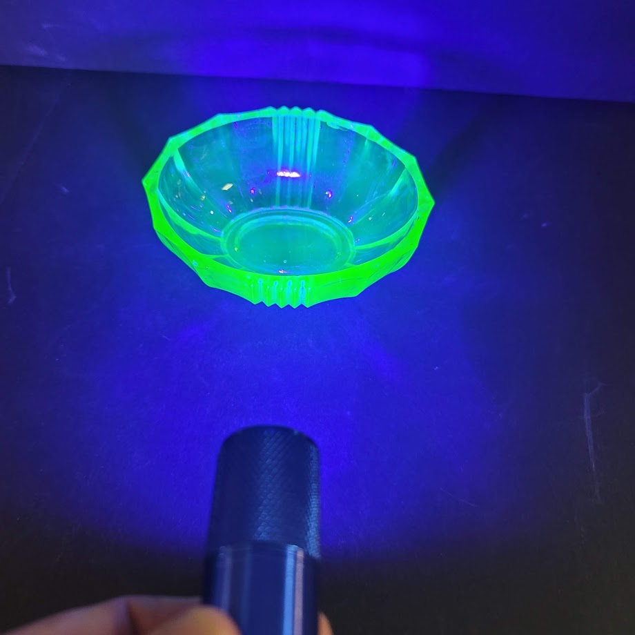 Vintage Pressed Uranium Vaseline Glass Vanity dish NO LID Green 2" x 4"