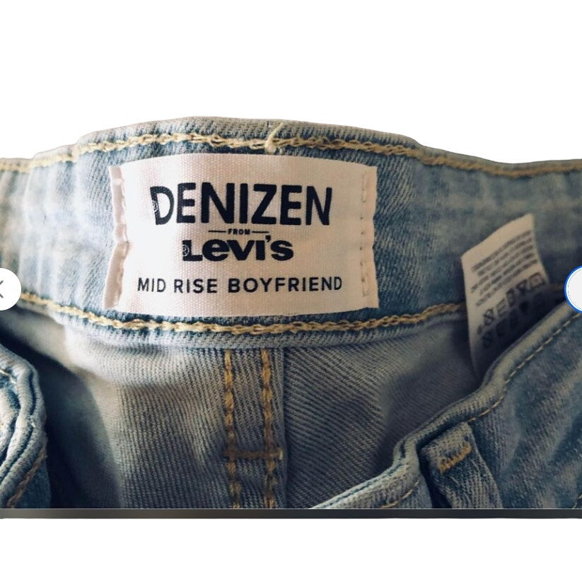 denizen levi’s size 10 W30 L27 style mid rise boyfriend Distressed