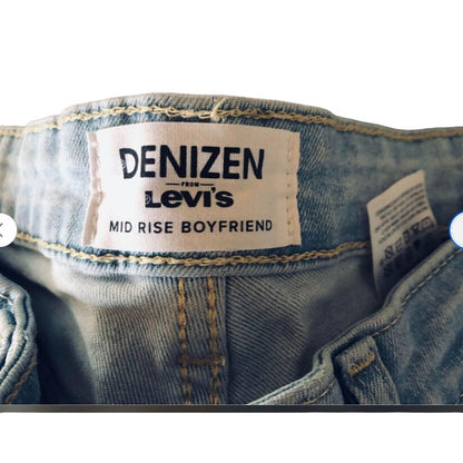 denizen levi’s size 10 W30 L27 style mid rise boyfriend Distressed