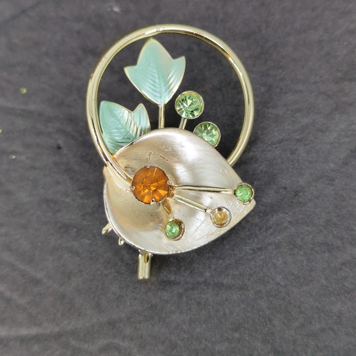 Vintage Silvertone Rhinestone Enamel Flower Wreath Brooch Pin Retro Floral01960s