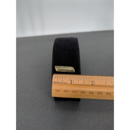 A Second Lieutenant (golden bar) is the entry-level officer rank, No back pin