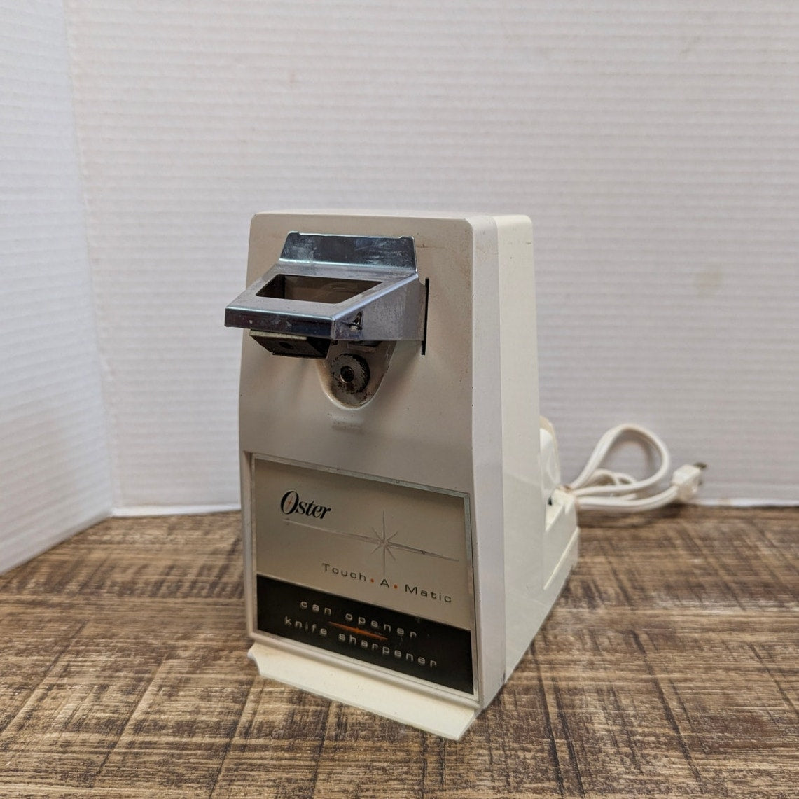 Vintage Oster Touch-A-Matic Can Opener & Knife Sharpener Model 556-06