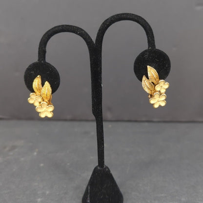 Vintage 1960s Mid Century Gold Tone Cream Enamel Dogwood Flower Clip On Earrings