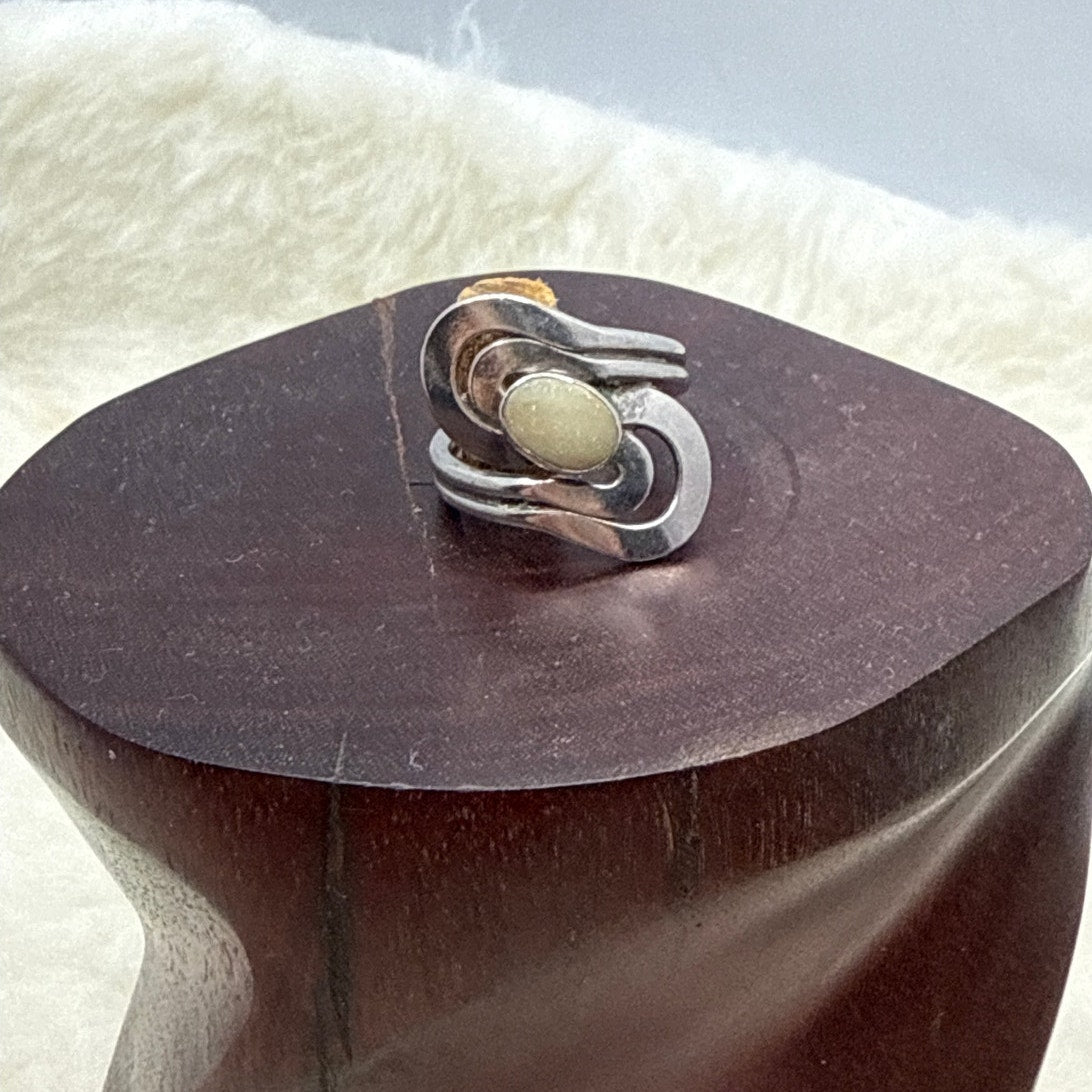 Vintage 925 Sterling Silver Modernist Swirl Ring with Moonstone Cabochon Size 6