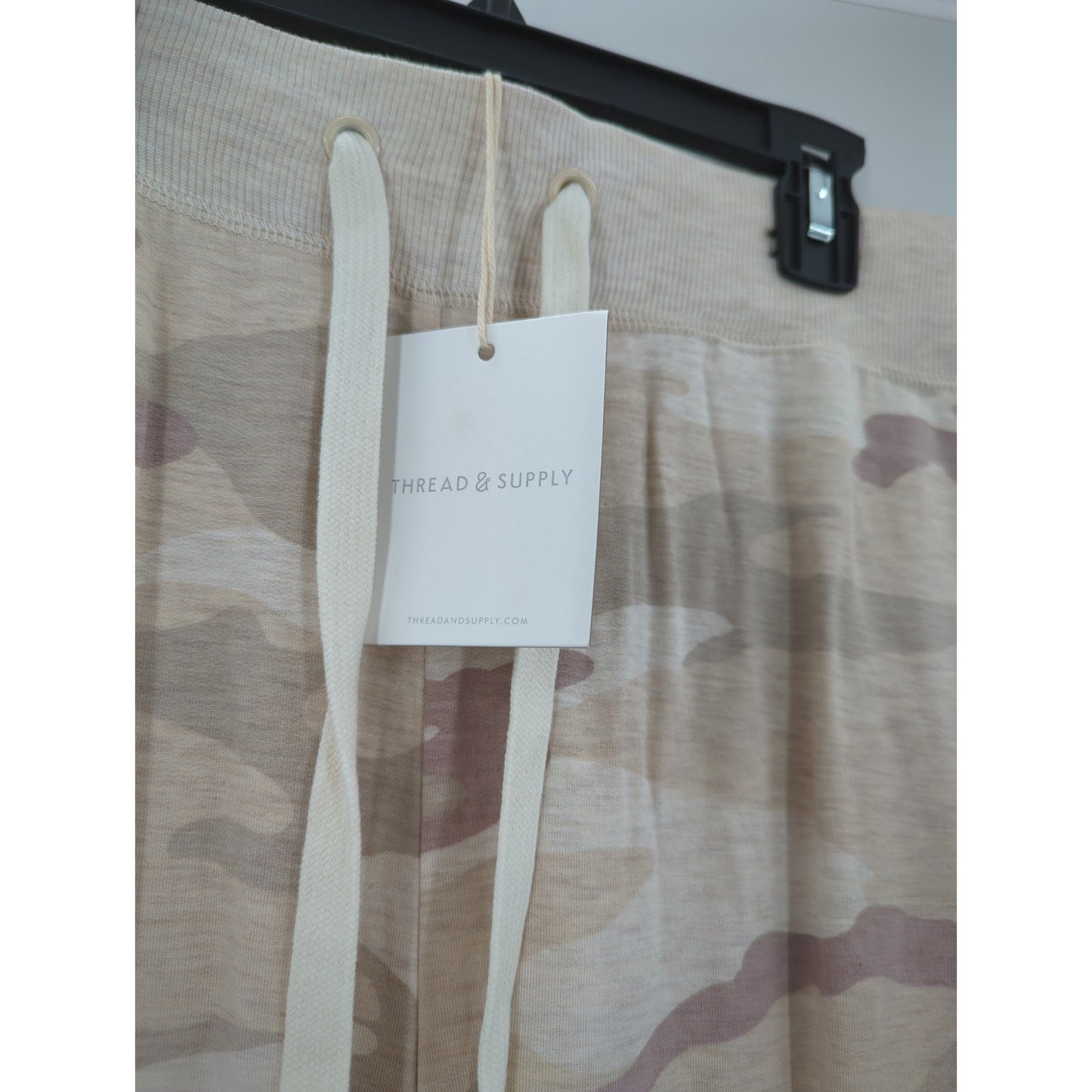 Thread & Supply NWT Tan Camo Jogger Pants Small Casual drawstring waist