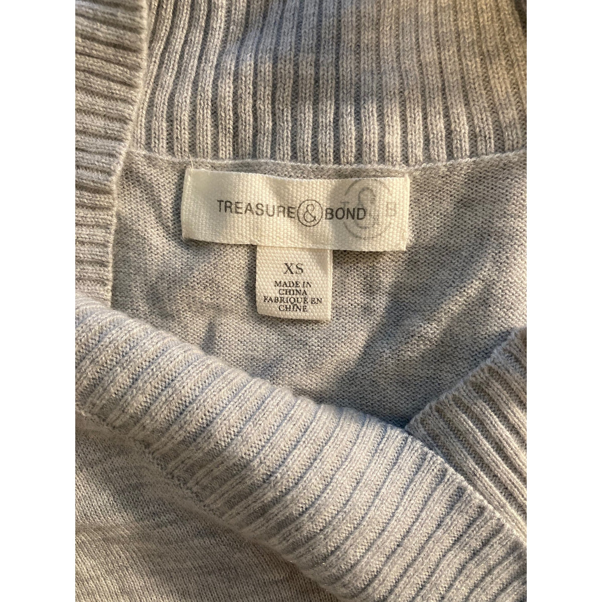 Treasure & Bond Silky Soft V Neck Sweater Extra Small GREY NWT - Cashmere Blend