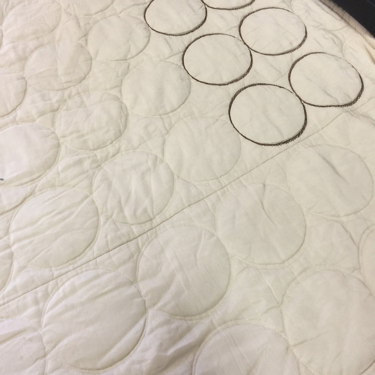 Vintage Cream Circle MCM quilted coverlet bedspread Full Double Drop Sides