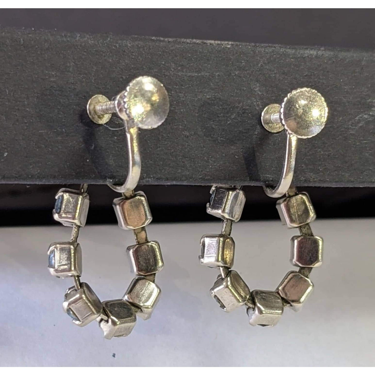 Vintage Blue Rhinestone Silvertone Loop Dangle Screw back Earrings Subtle