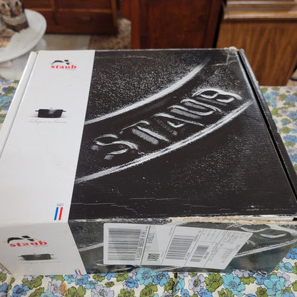 Staub Cocotte Ovale Coq Au Vin 5.75 QUART Black Pan Pot NEW