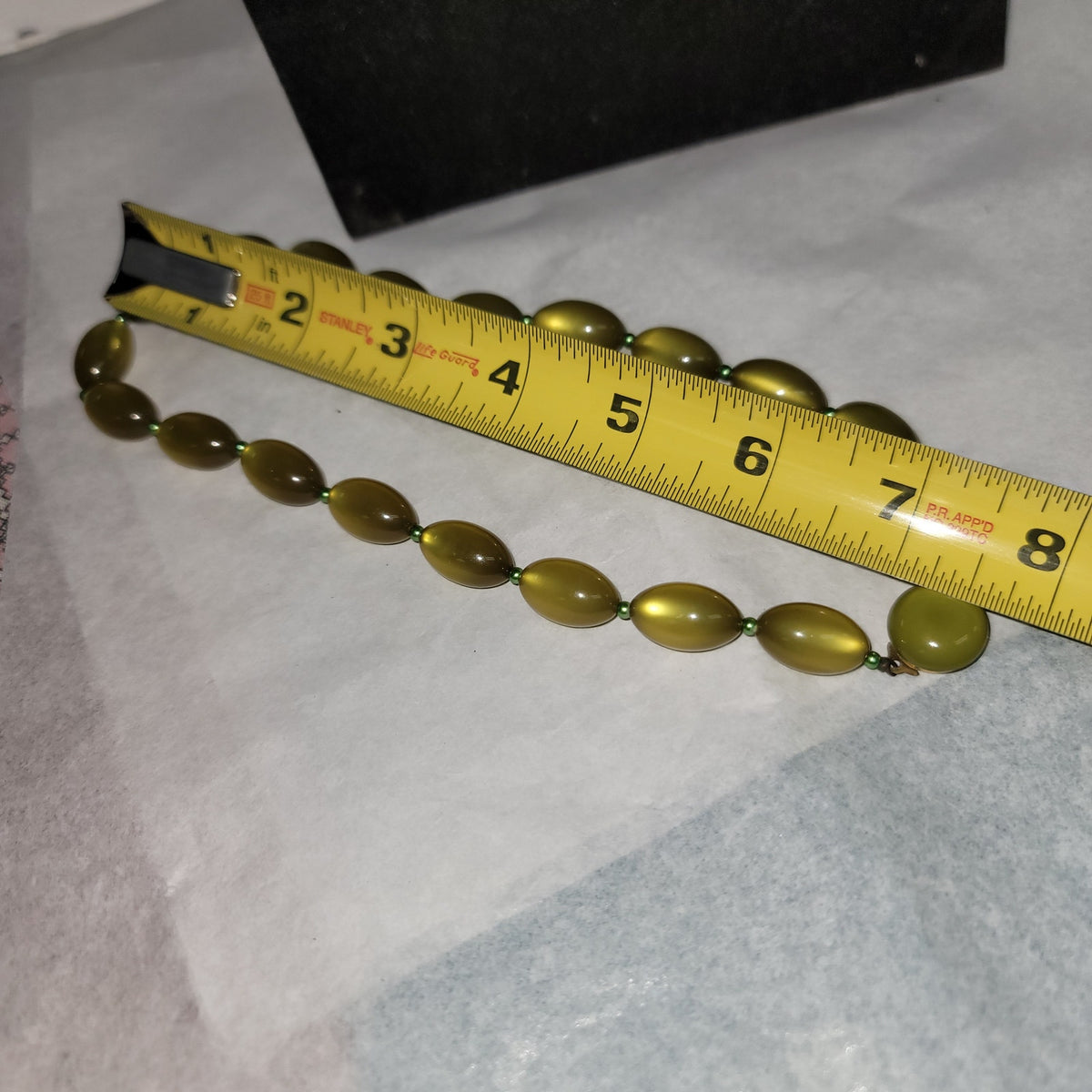 Vintage Costume Jewelry Fashion BE DIFFERENT green flat bead choker necklace
