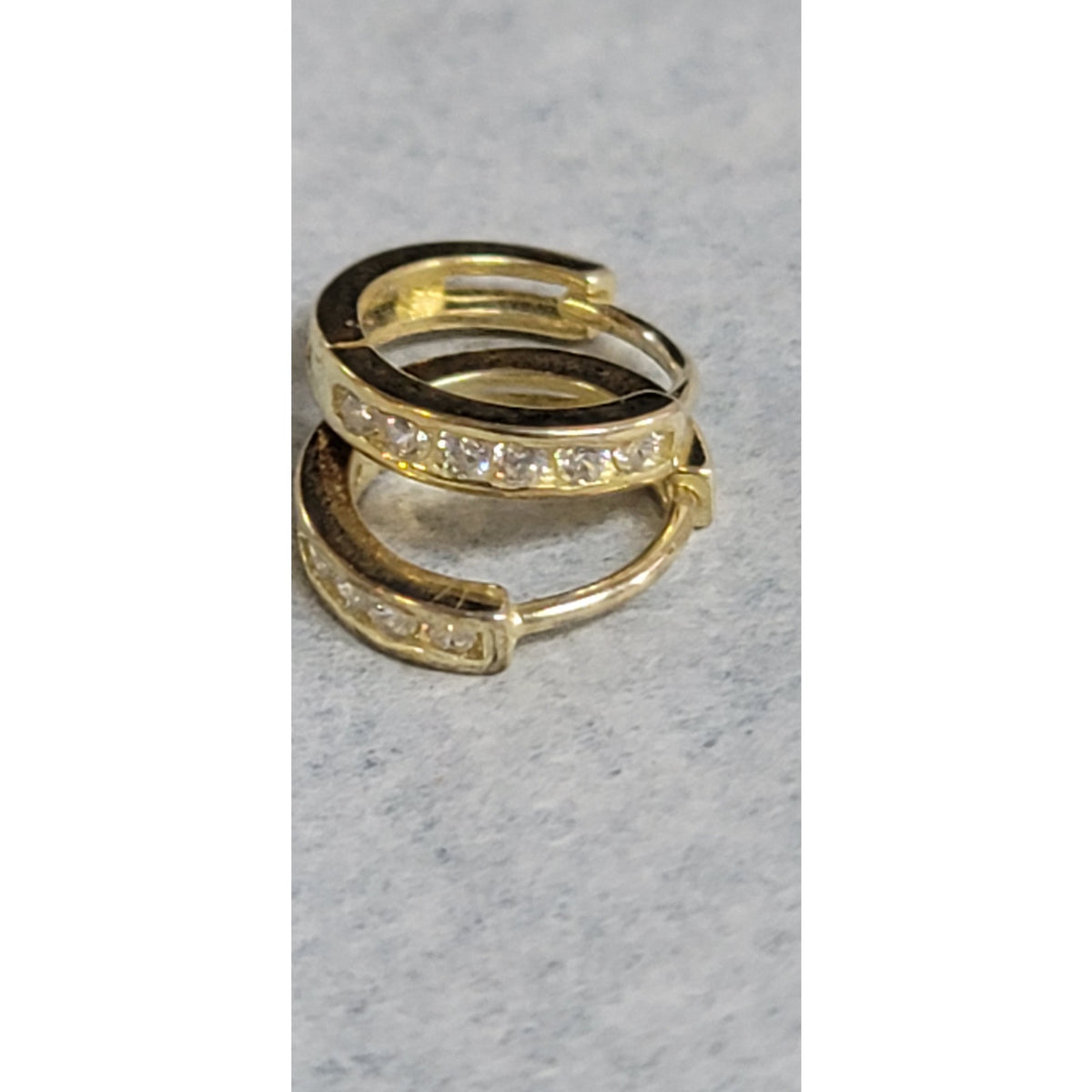 Vintage Costume Jewelry Fashion BE DIFFERENT gold over 925 Petite Cuff Earrings