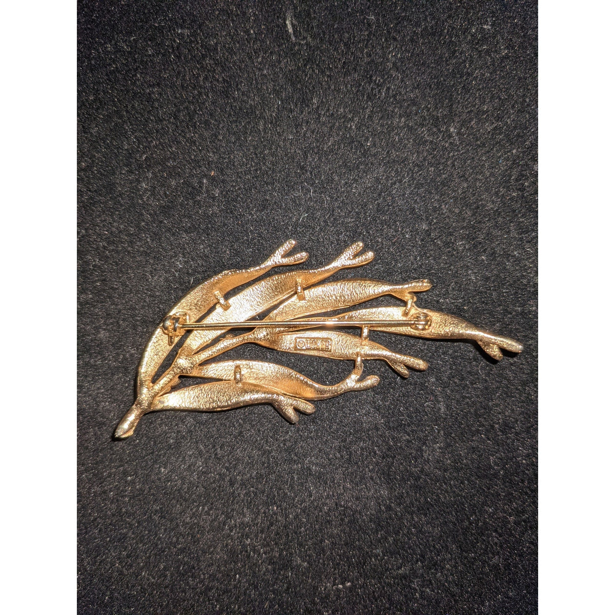 LISNER Vintage Gold Tone Leaf Branch Stem Brooch Pin Signed 60s