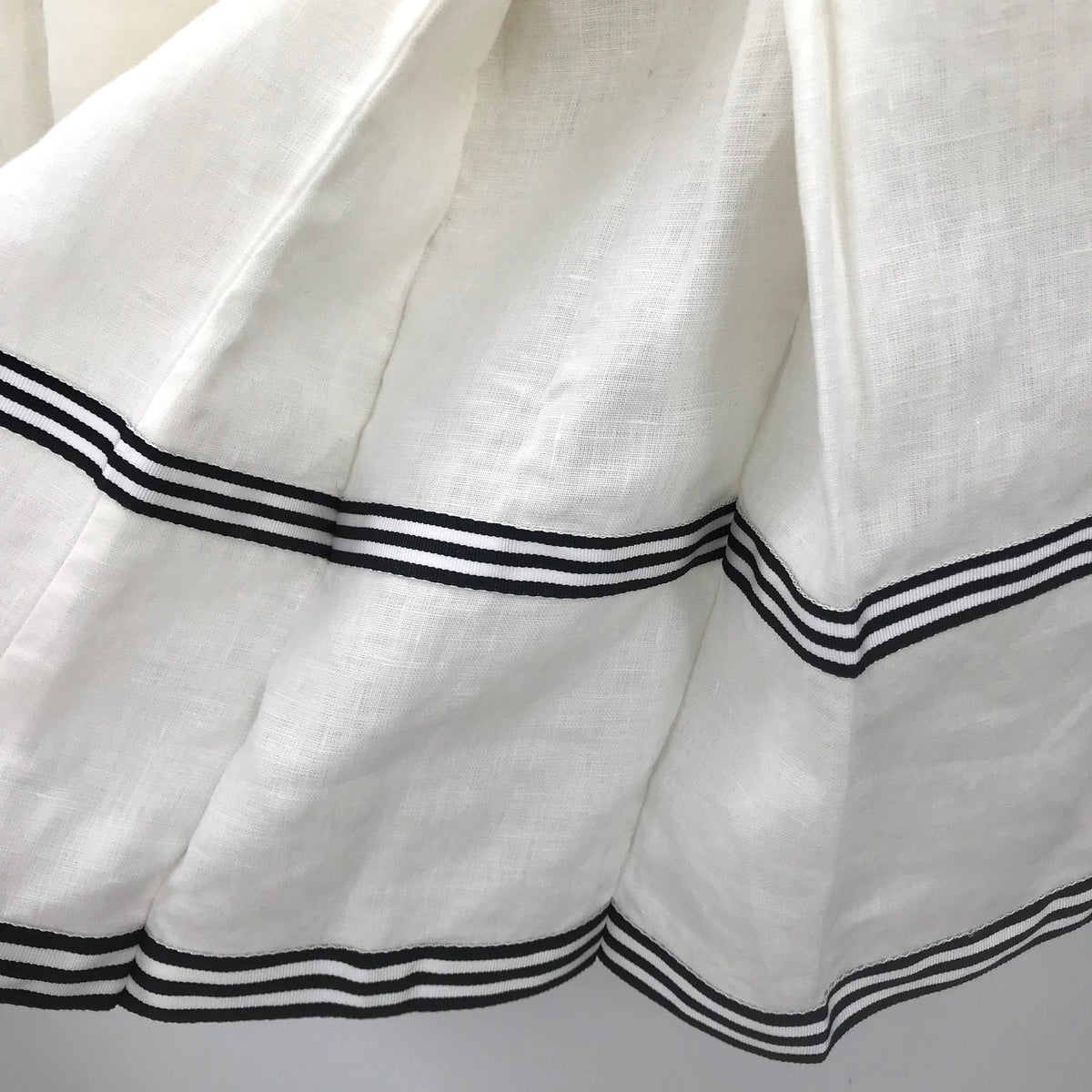 Cheerleader Striped Pleated circle Skirt High Rise Wasted Ivory Black Waist 32