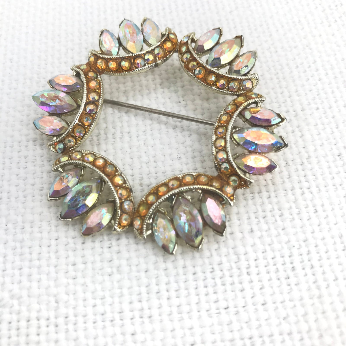 Crystal Wreath Brooch in Antique Design Rhinestone Faceted Diamante 1980s