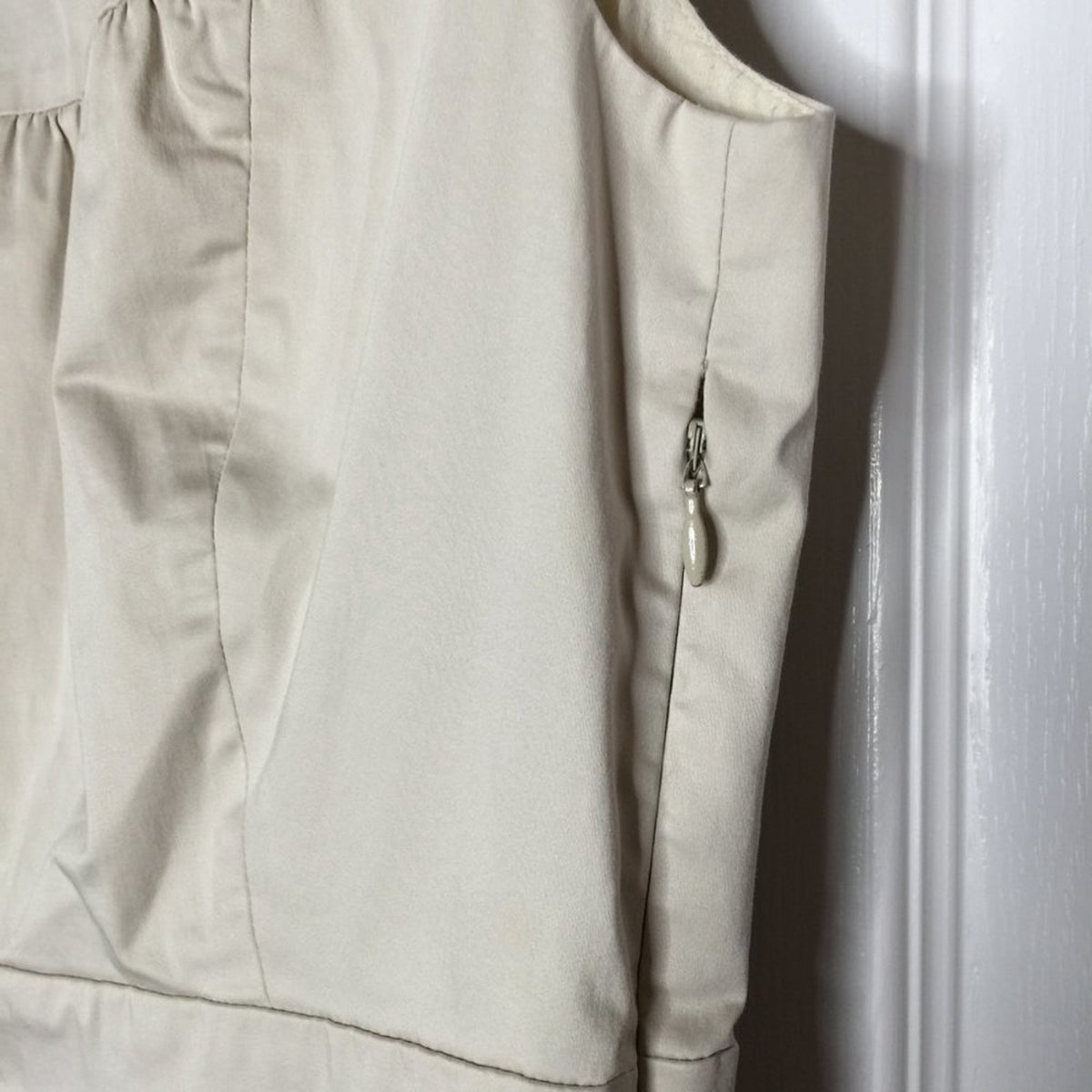 J. Crew Fitted Dress Side Zip Back Slit Ruffle Front  Classic Size 2 sleeveless