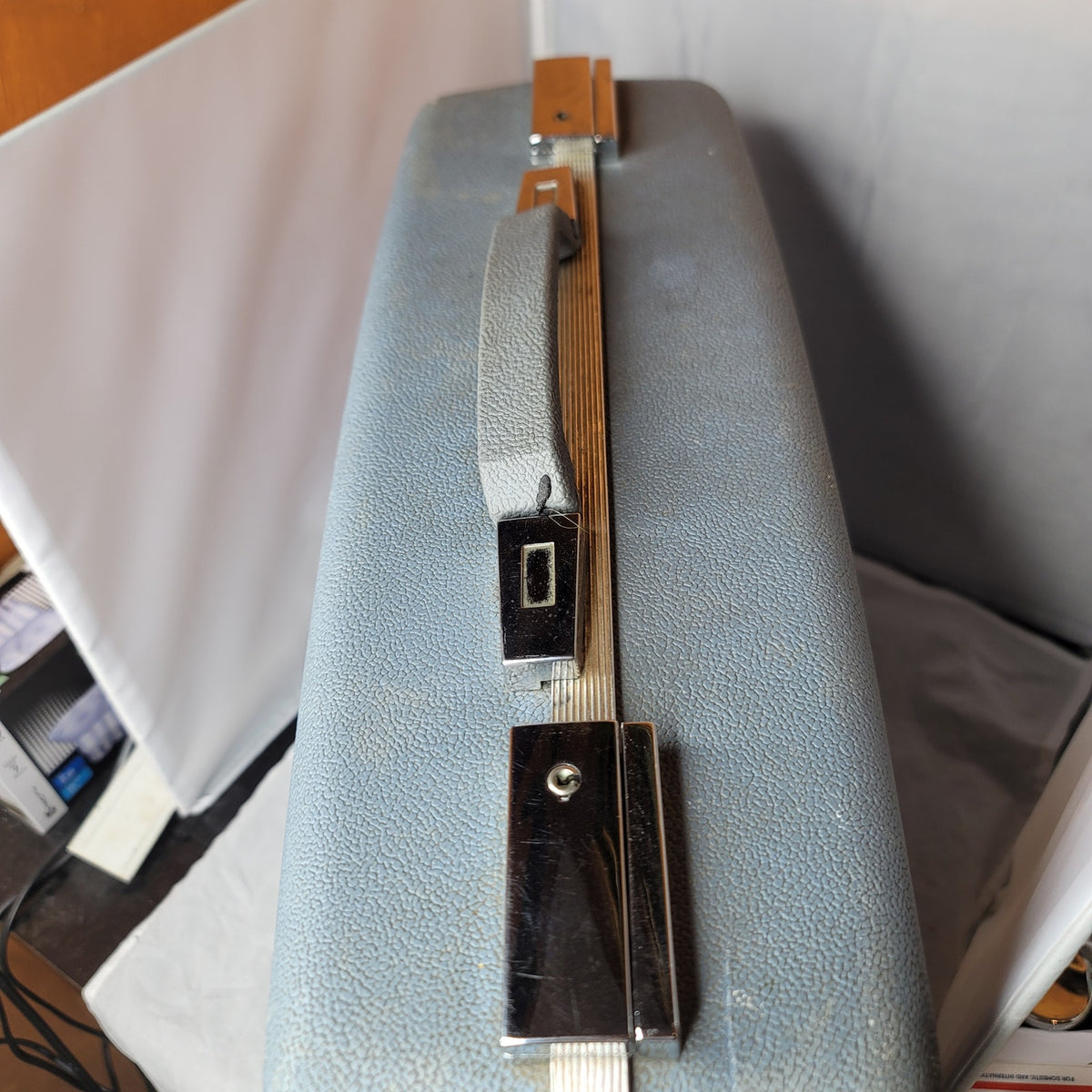 Forecast Vintage suitcase hard side lined divider 1960s 18" x 14" travel