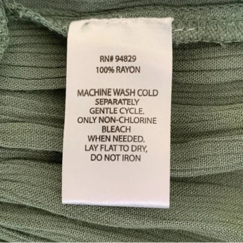Derek Heart Laurel Wreathe Green Medium NEW blouse buttonfront peasant tunic top